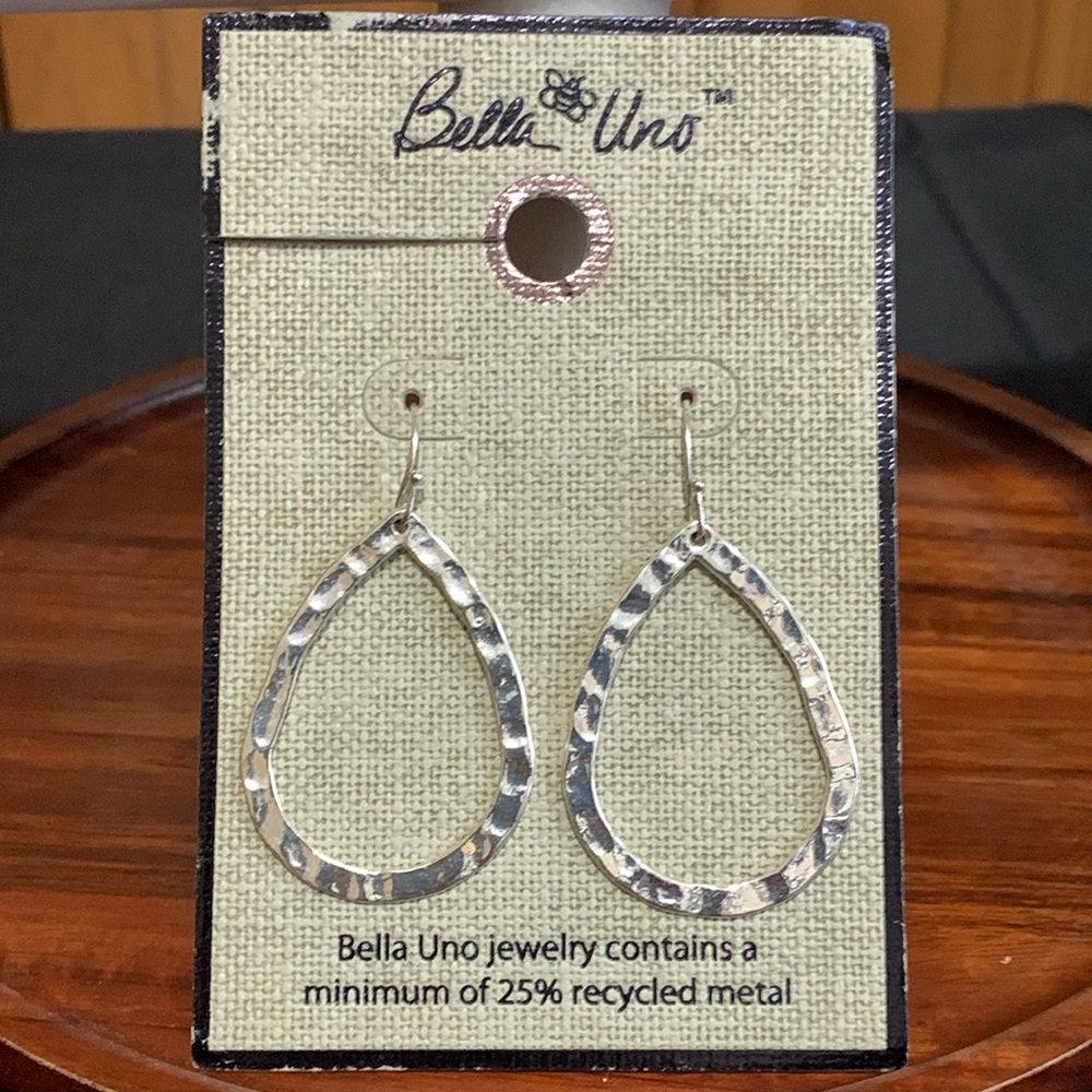 NWT Bella Uno silver tone teardrop earrings